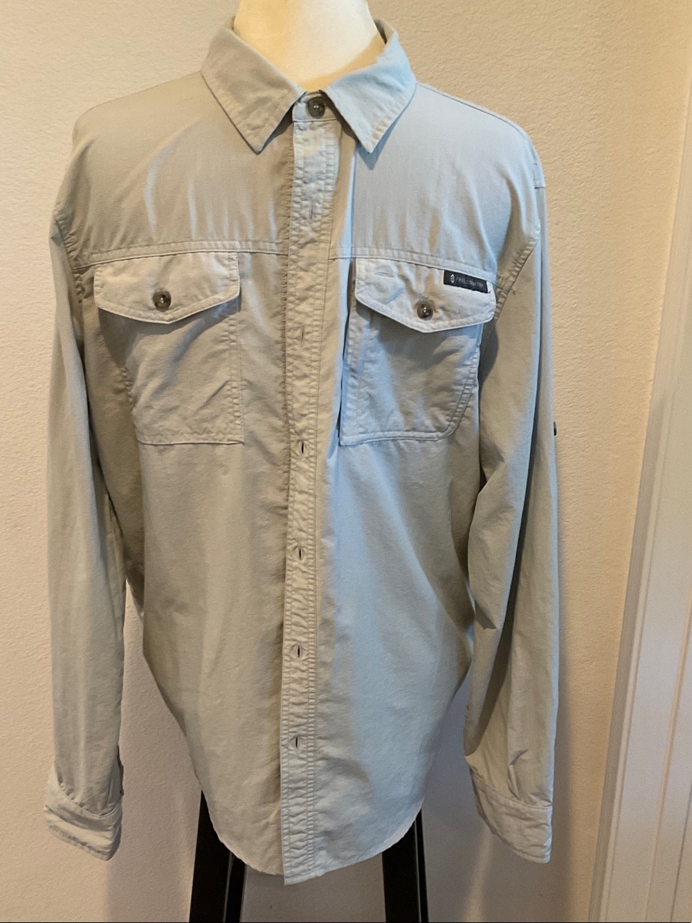 Free Country Pale Gray Men’s Button-Front Casual Shirt